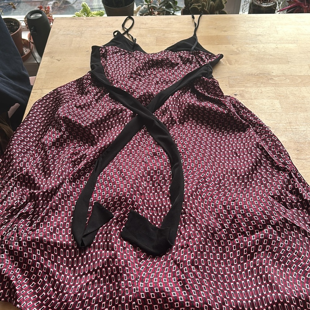 Dresss - Picture 2 of 5